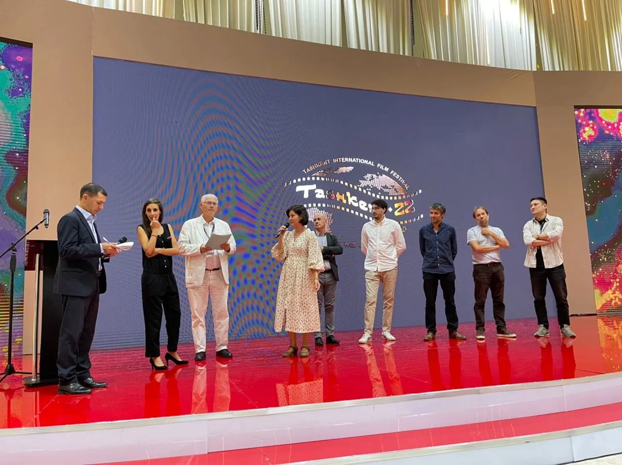 Martine et Jean-Marc Thérouanne, dirigeants du Festival International des Cinémas d’Asie de Vesoul ont représenté la France au 14e Festival International du Film de Tachkent (Ouzbékistan)