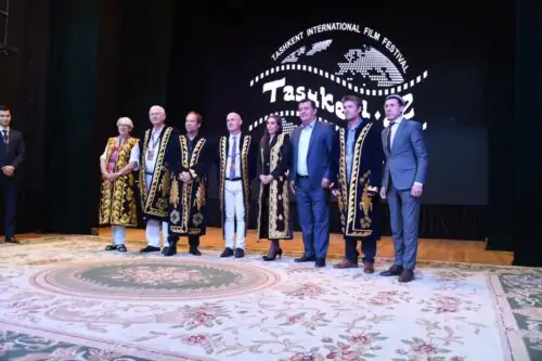 Martine et Jean-Marc Thérouanne, dirigeants du Festival International des Cinémas d’Asie de Vesoul ont représenté la France au 14e Festival International du Film de Tachkent (Ouzbékistan)