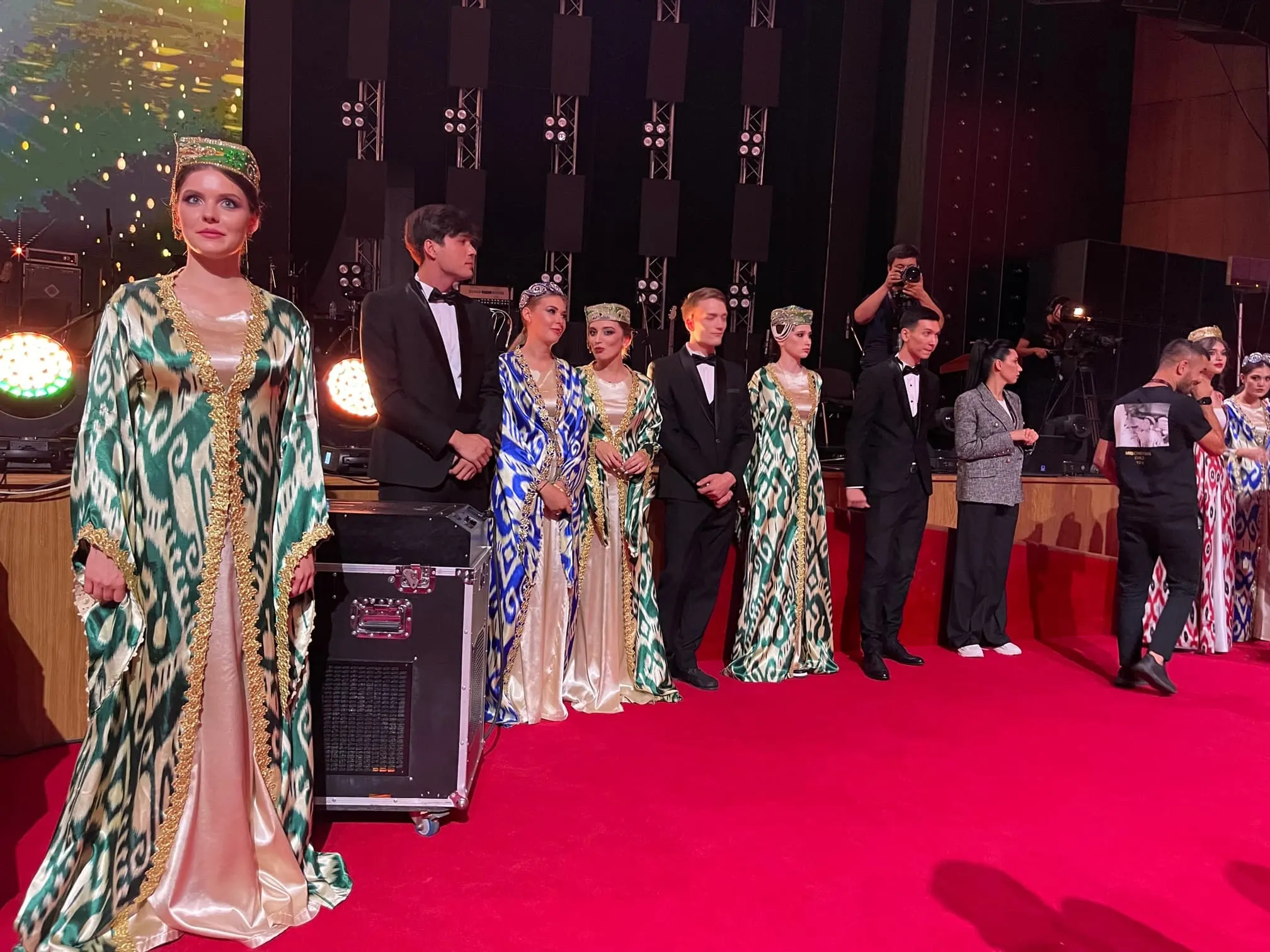 Martine et Jean-Marc Thérouanne, dirigeants du Festival International des Cinémas d’Asie de Vesoul ont représenté la France au 14e Festival International du Film de Tachkent (Ouzbékistan)