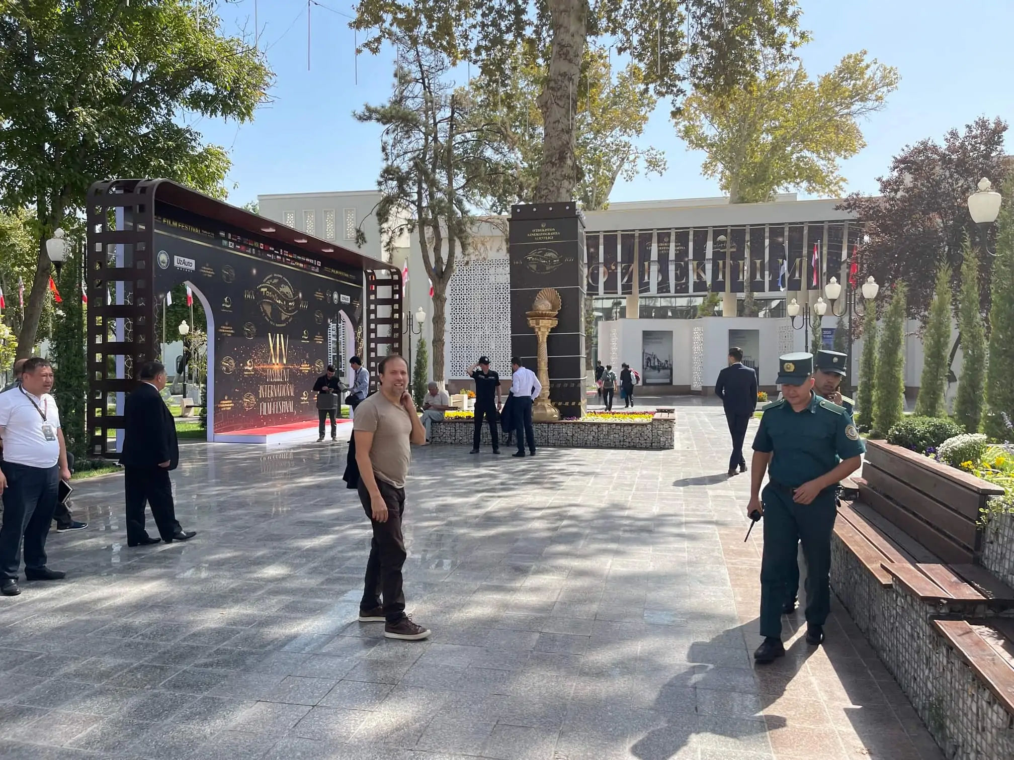 Martine et Jean-Marc Thérouanne, dirigeants du Festival International des Cinémas d’Asie de Vesoul ont représenté la France au 14e Festival International du Film de Tachkent (Ouzbékistan)