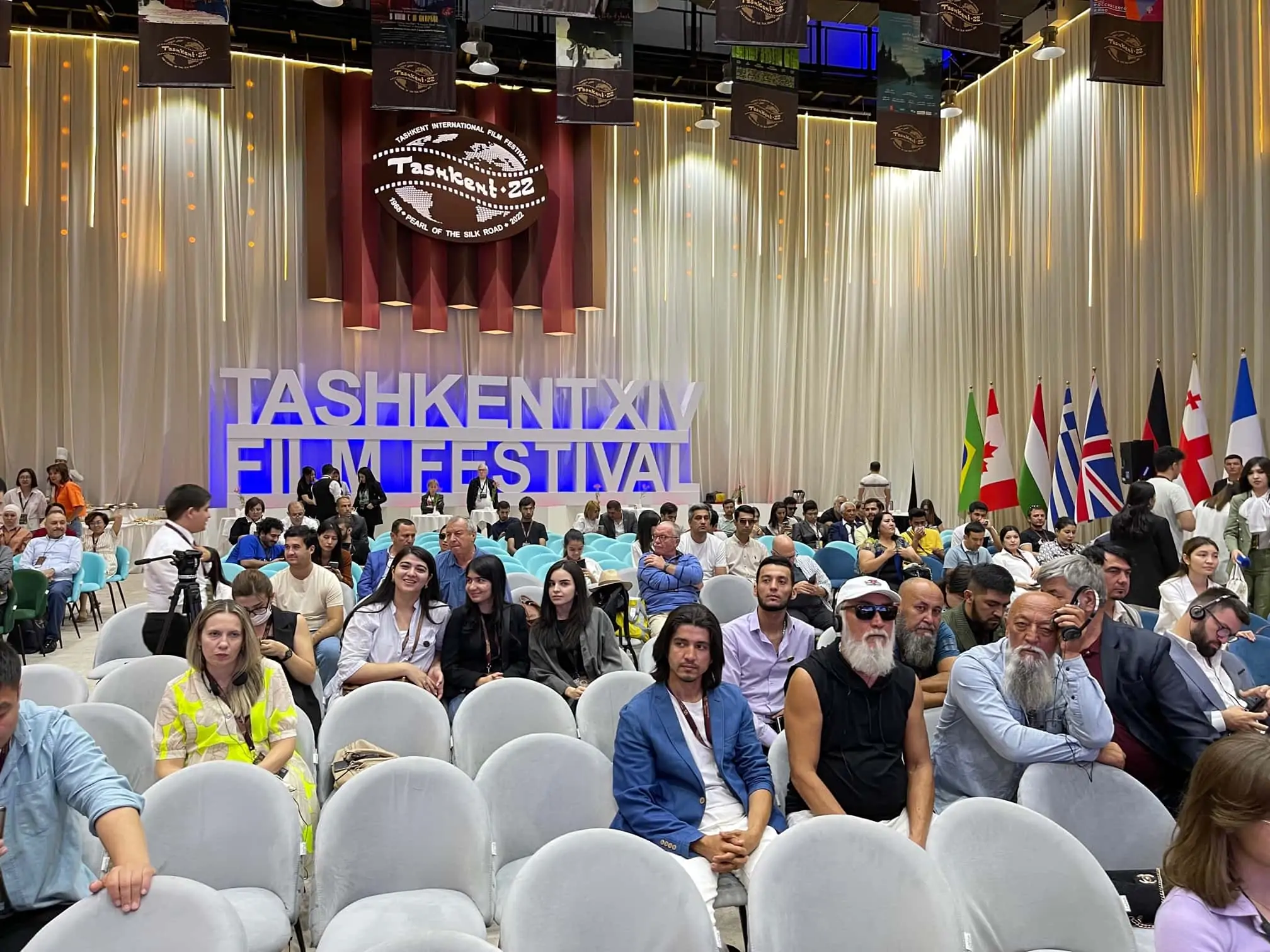 Martine et Jean-Marc Thérouanne, dirigeants du Festival International des Cinémas d’Asie de Vesoul ont représenté la France au 14e Festival International du Film de Tachkent (Ouzbékistan)